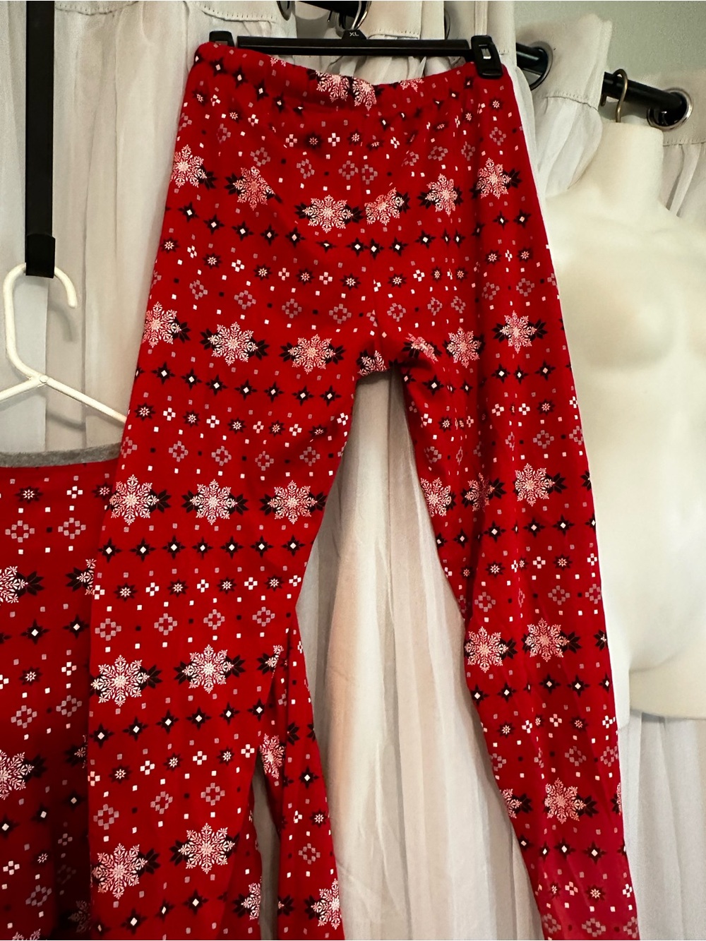 Honest Baby Company Red Snowflake Henley Pajama Top and Jogger Bottoms - Picture 6 of 10
